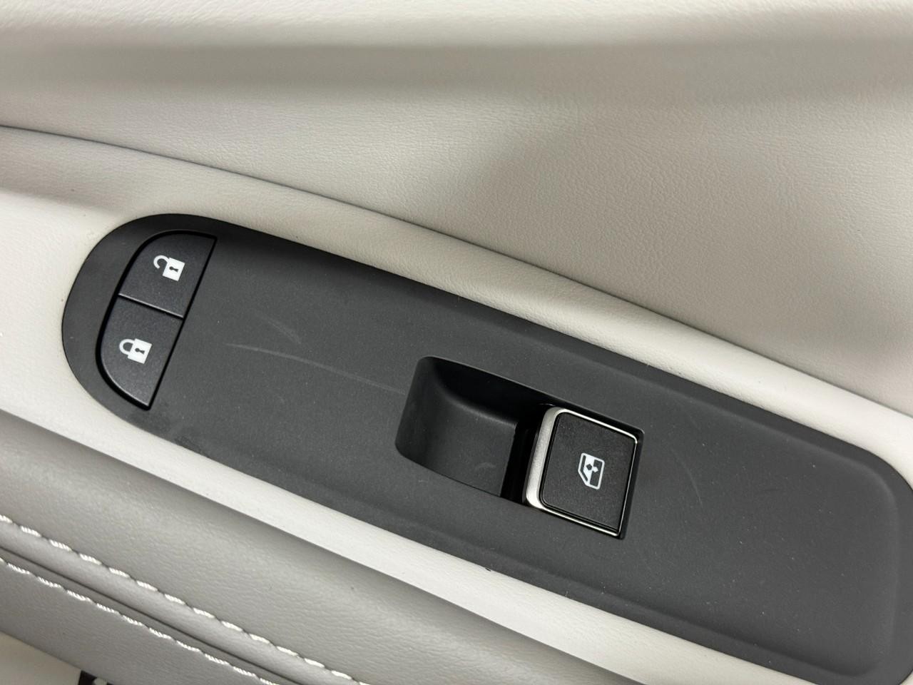 INFINITI QX60 Vehicle Full-screen Gallery Image 24