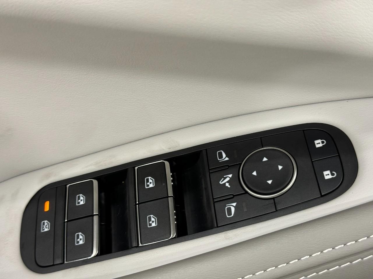 INFINITI QX60 Vehicle Full-screen Gallery Image 26