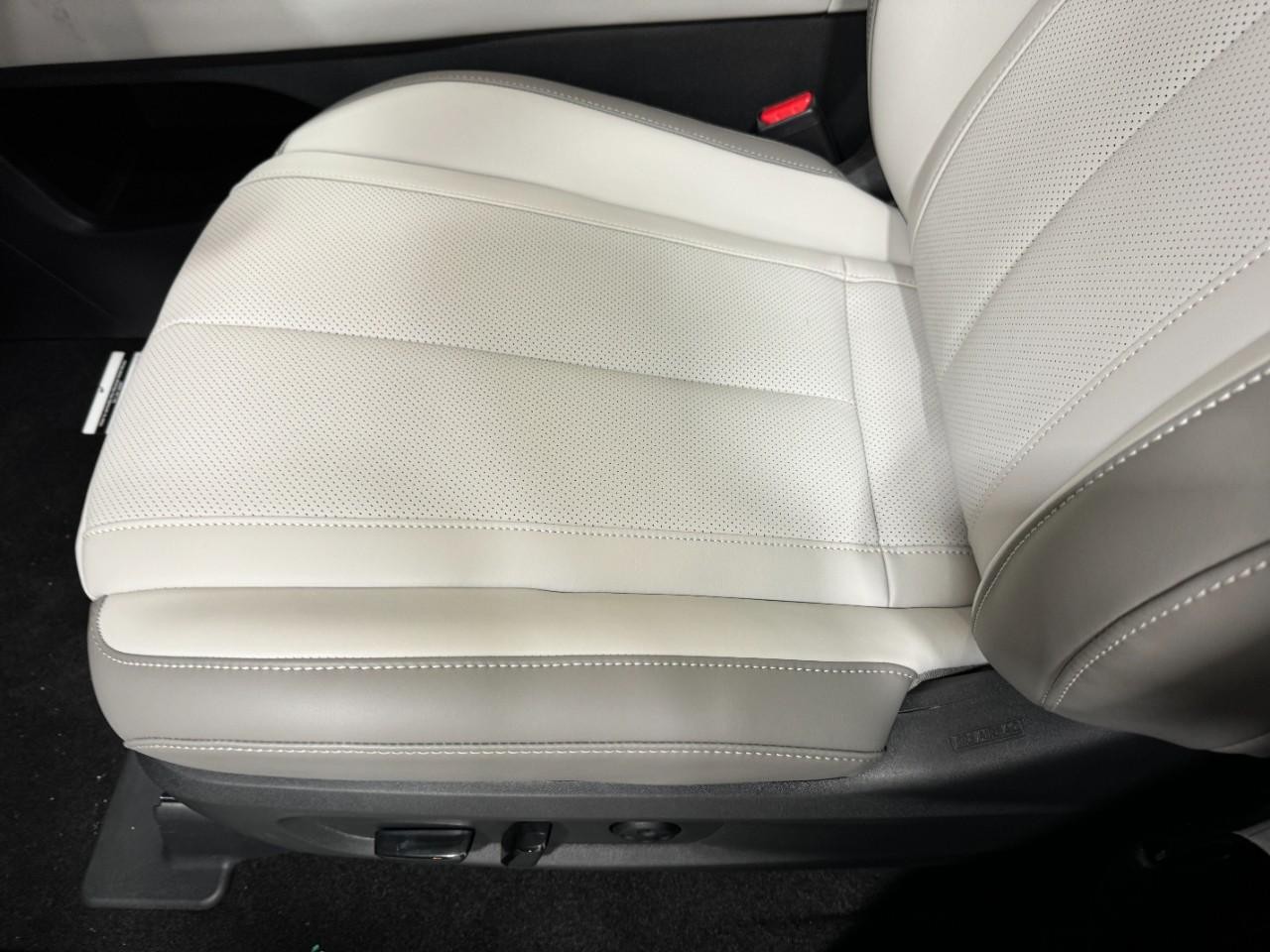 INFINITI QX60 Vehicle Full-screen Gallery Image 29