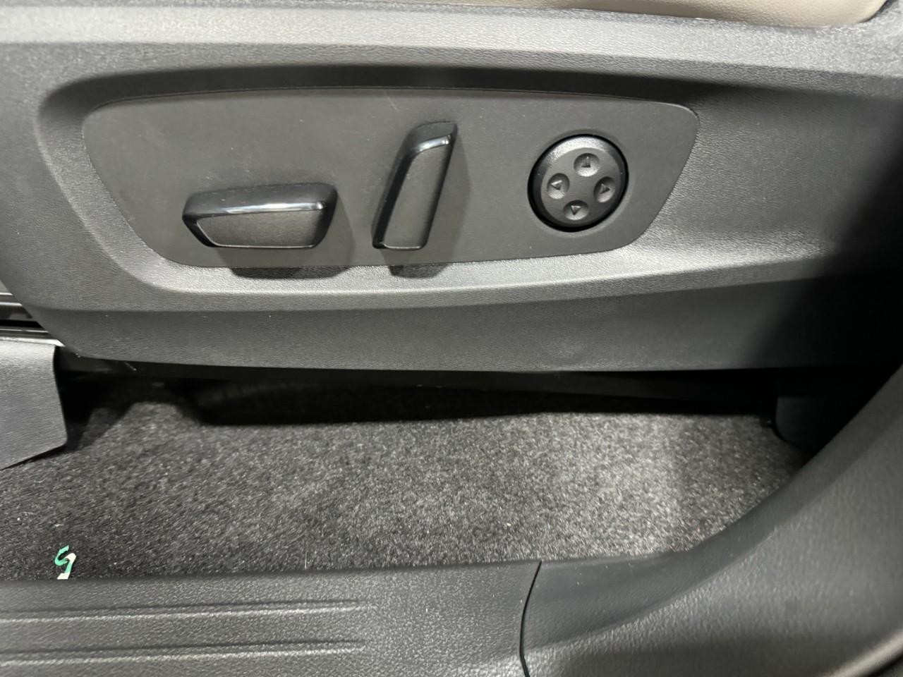 INFINITI QX60 Vehicle Full-screen Gallery Image 30