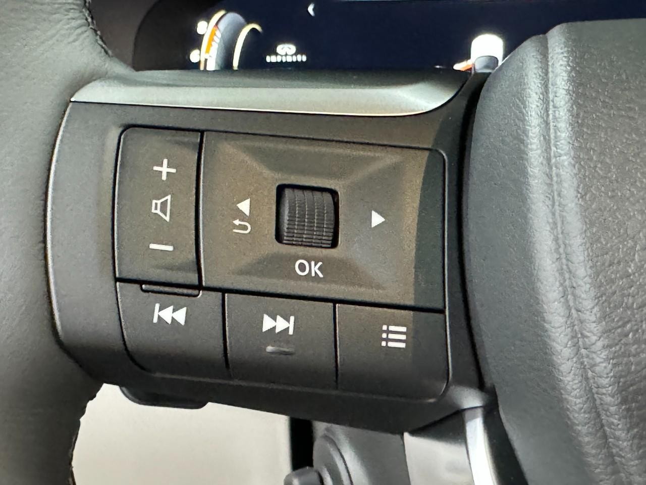 INFINITI QX60 Vehicle Full-screen Gallery Image 32