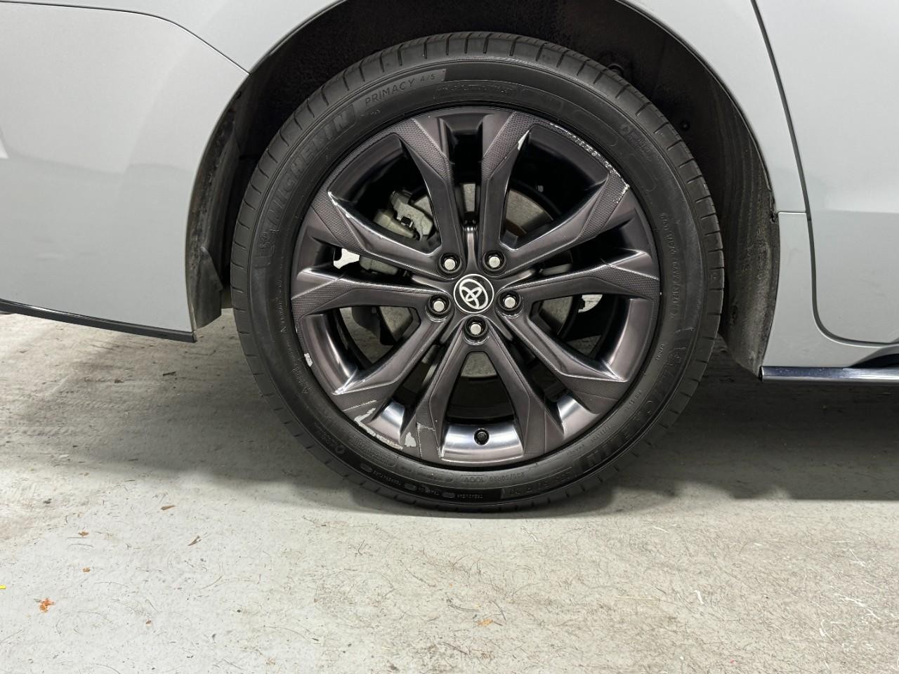 Toyota Sienna Vehicle Full-screen Gallery Image 5