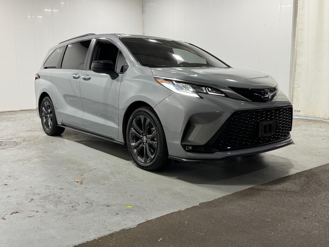 Toyota Sienna Vehicle Full-screen Gallery Image 6