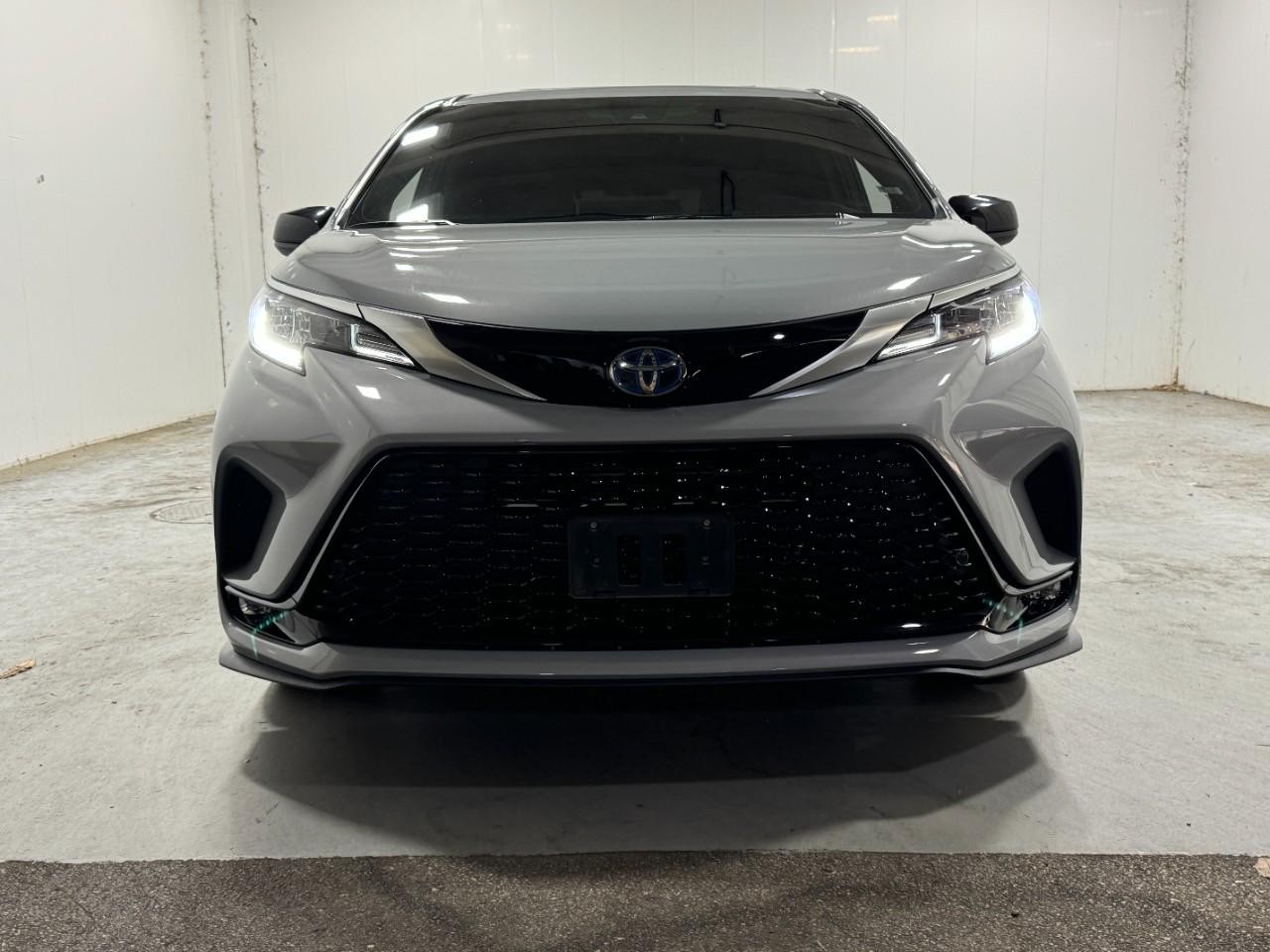 Toyota Sienna Vehicle Full-screen Gallery Image 7