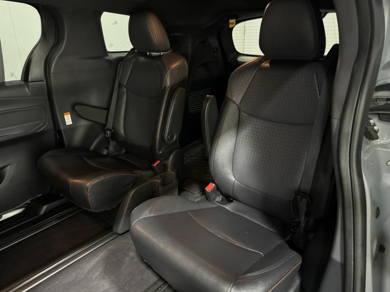 Toyota Sienna Vehicle Full-screen Gallery Image 8