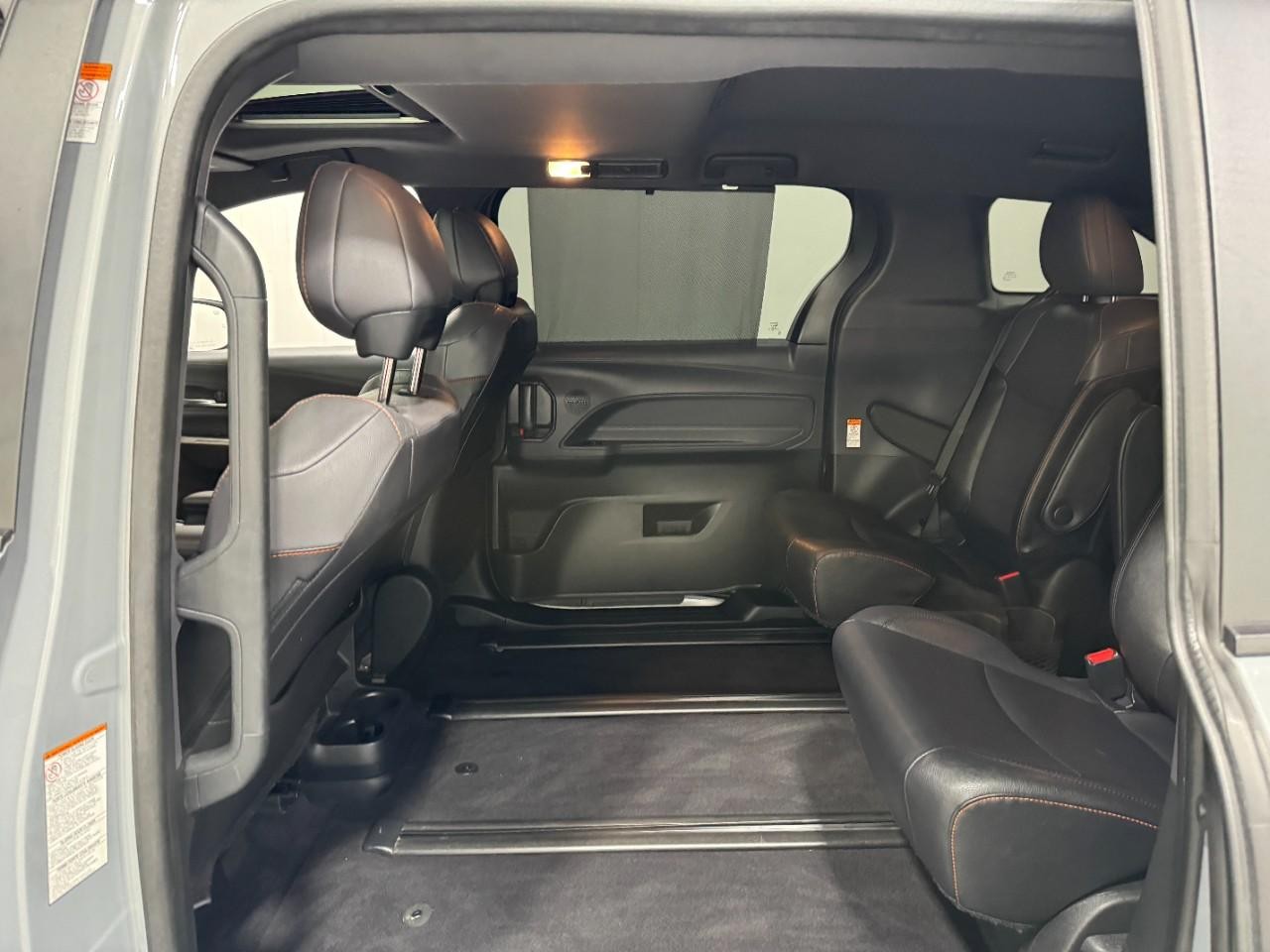 Toyota Sienna Vehicle Full-screen Gallery Image 9