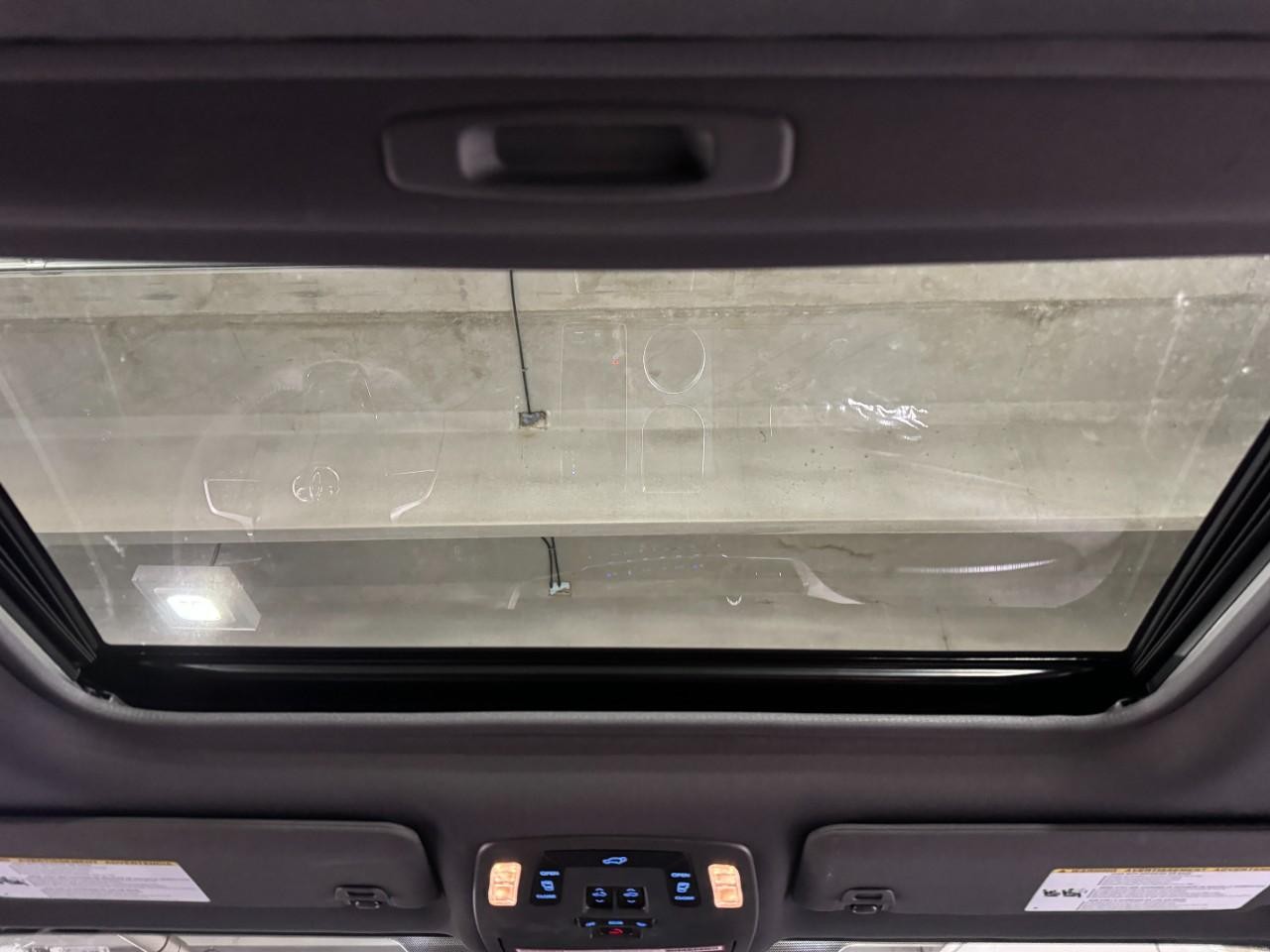 Toyota Sienna Vehicle Full-screen Gallery Image 13