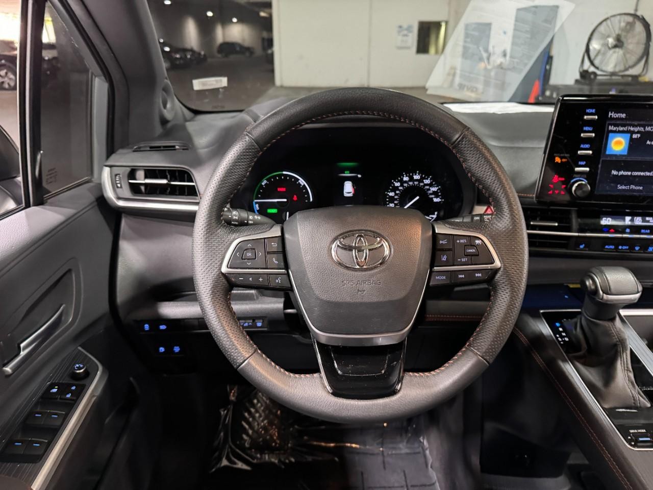 Toyota Sienna Vehicle Full-screen Gallery Image 15