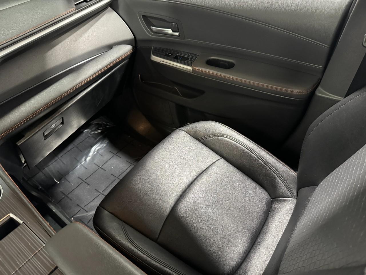 Toyota Sienna Vehicle Full-screen Gallery Image 19