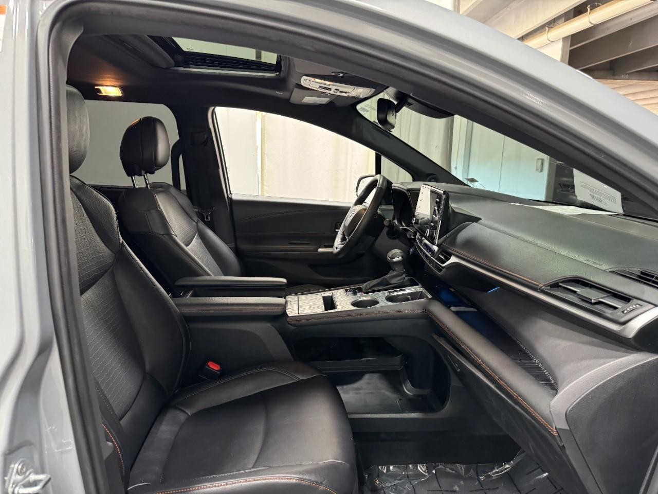 Toyota Sienna Vehicle Full-screen Gallery Image 20