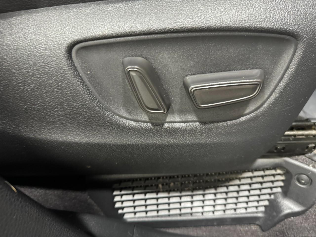 Toyota Sienna Vehicle Full-screen Gallery Image 22