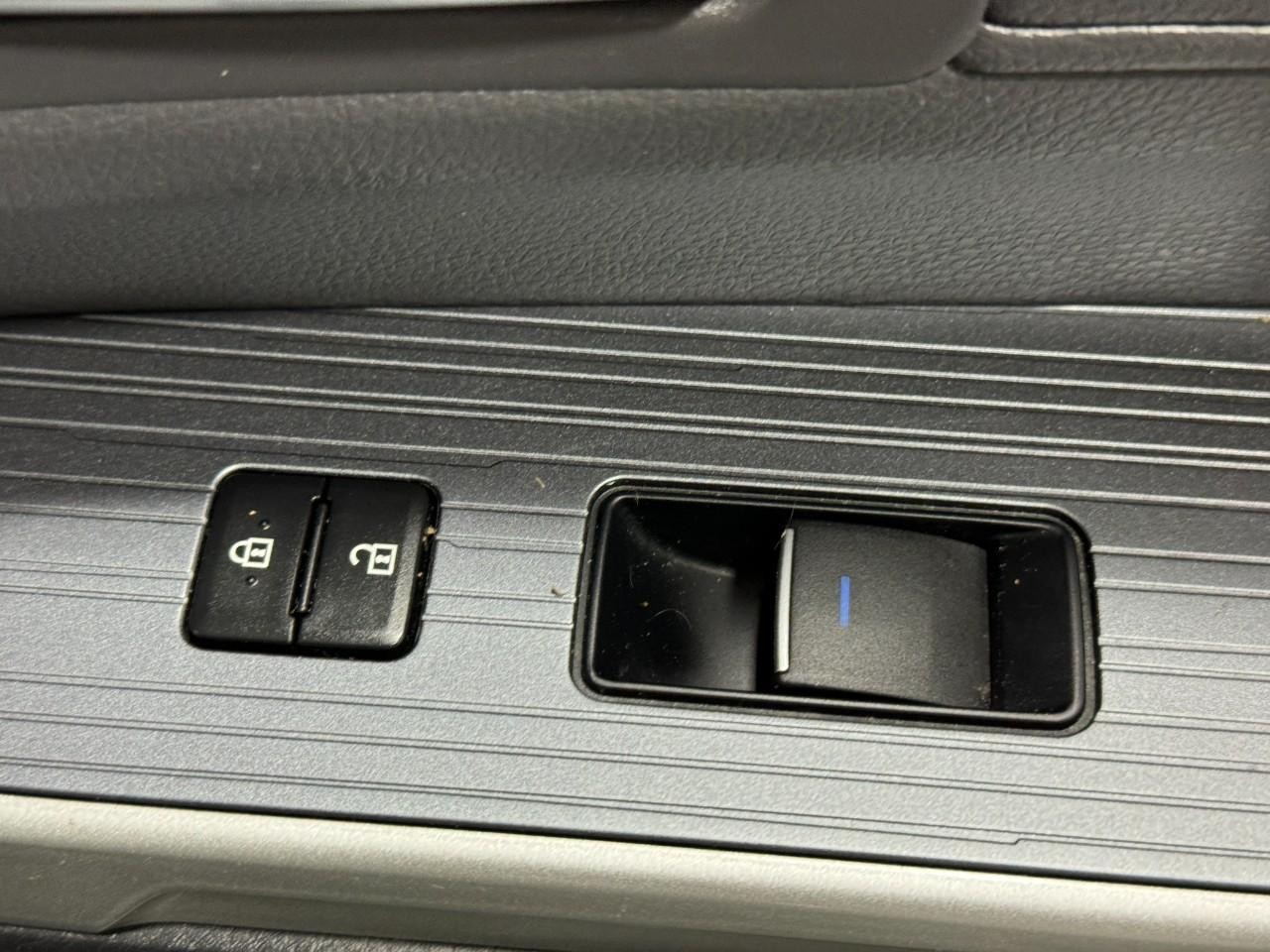 Toyota Sienna Vehicle Full-screen Gallery Image 23