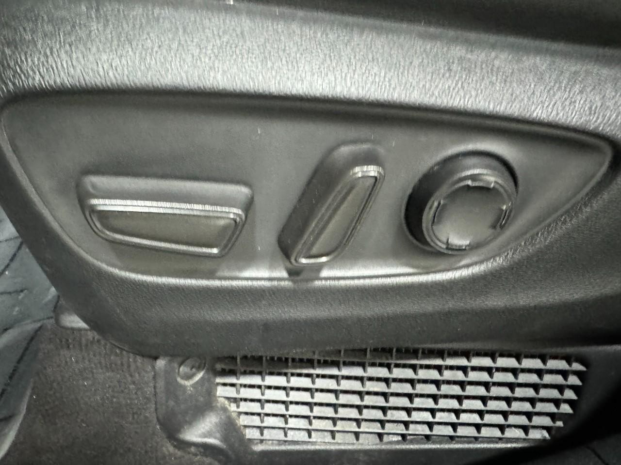 Toyota Sienna Vehicle Full-screen Gallery Image 27