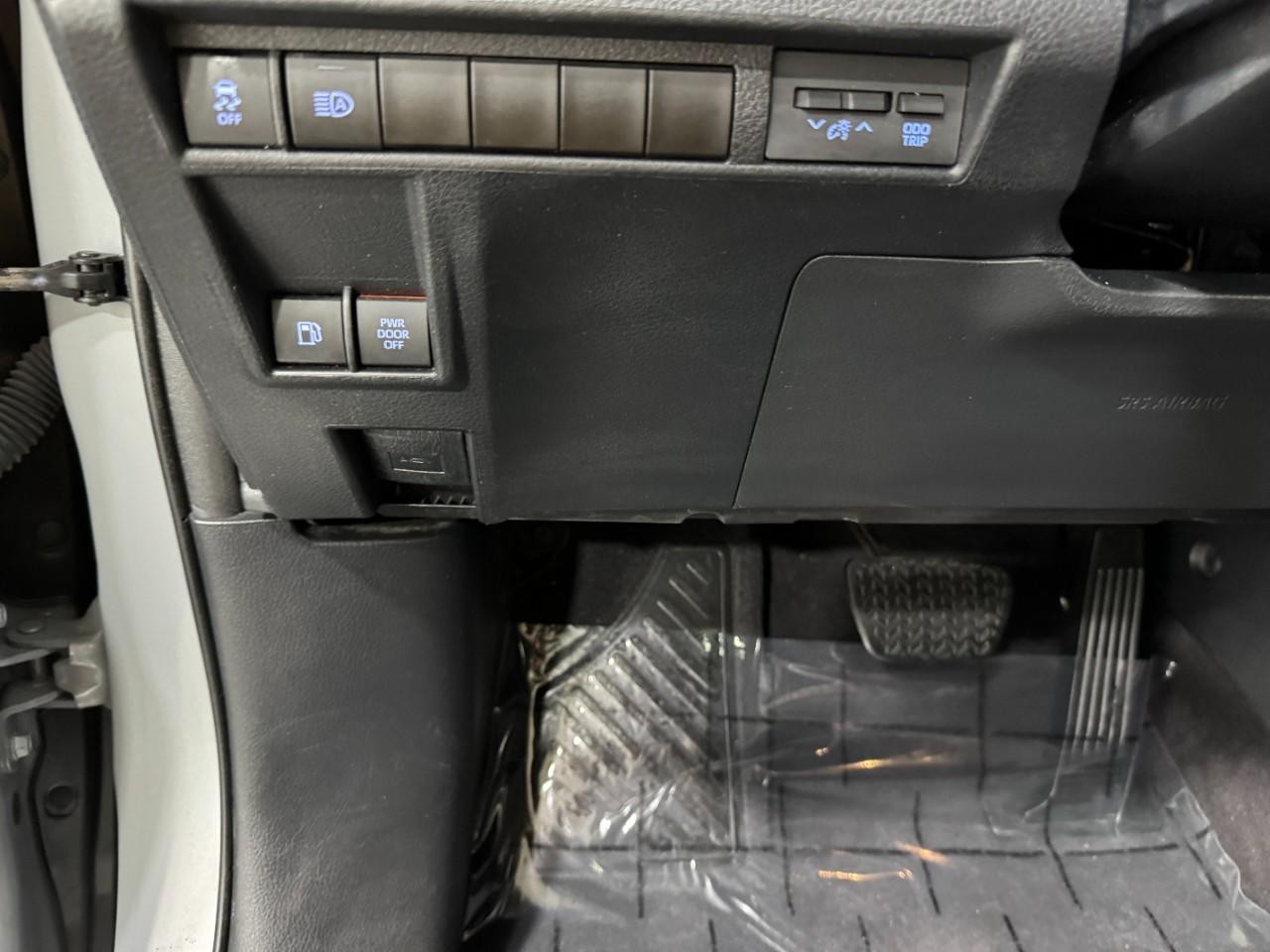 Toyota Sienna Vehicle Full-screen Gallery Image 28