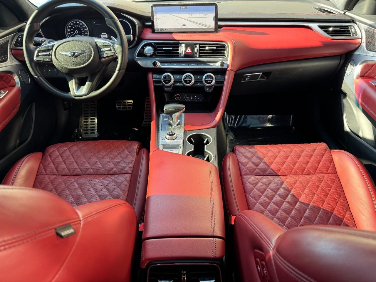 Genesis G70 Vehicle Full-screen Gallery Image 13