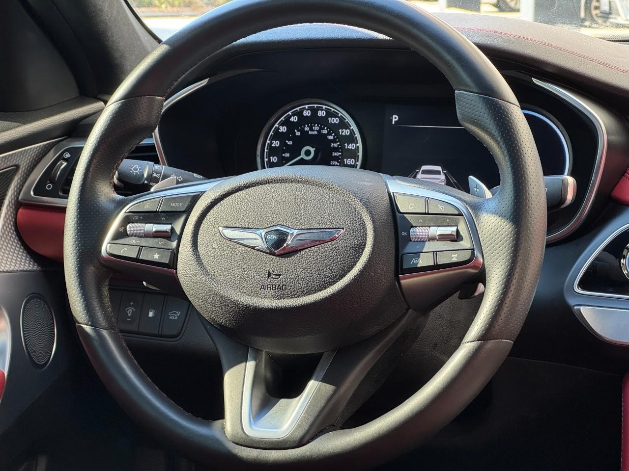 Genesis G70 Vehicle Full-screen Gallery Image 14
