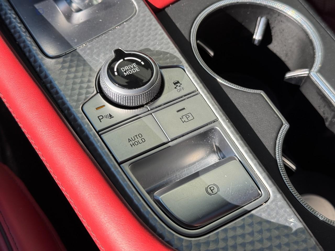 Genesis G70 Vehicle Full-screen Gallery Image 27