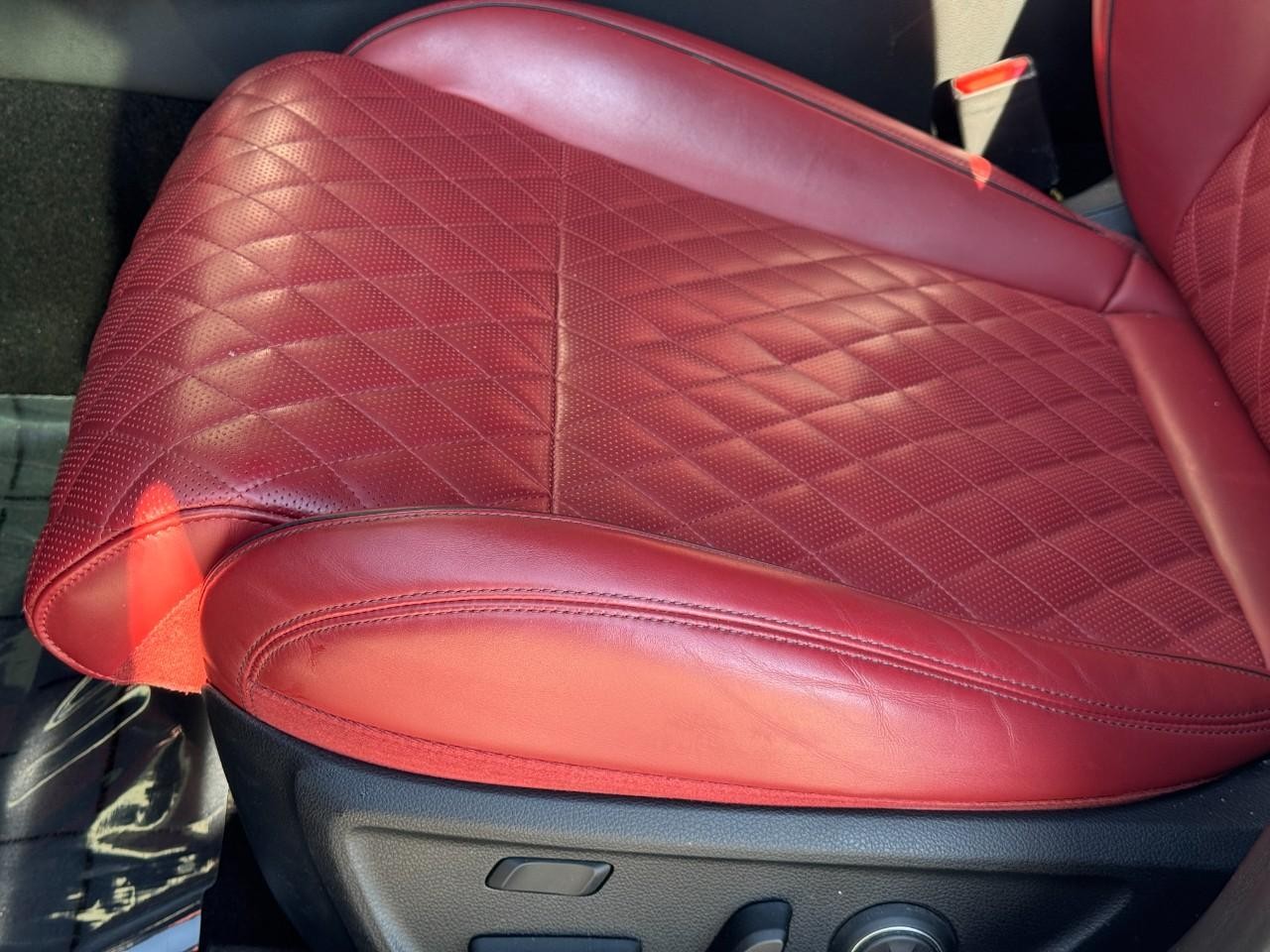 Genesis G70 Vehicle Full-screen Gallery Image 32