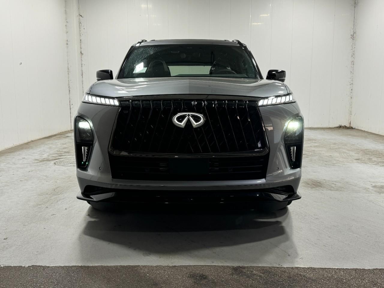 INFINITI QX80 Vehicle Full-screen Gallery Image 7