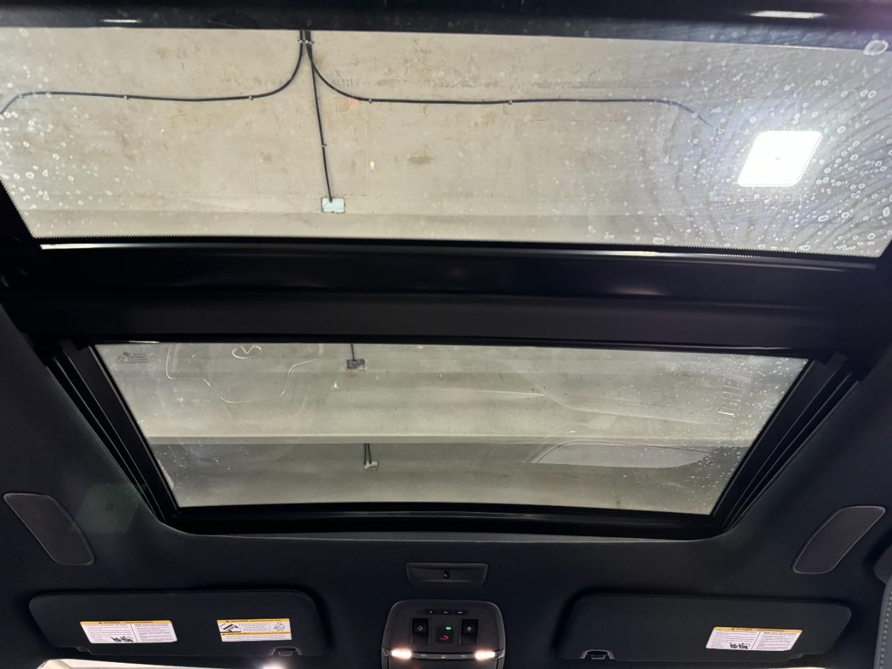 INFINITI QX80 Vehicle Full-screen Gallery Image 14