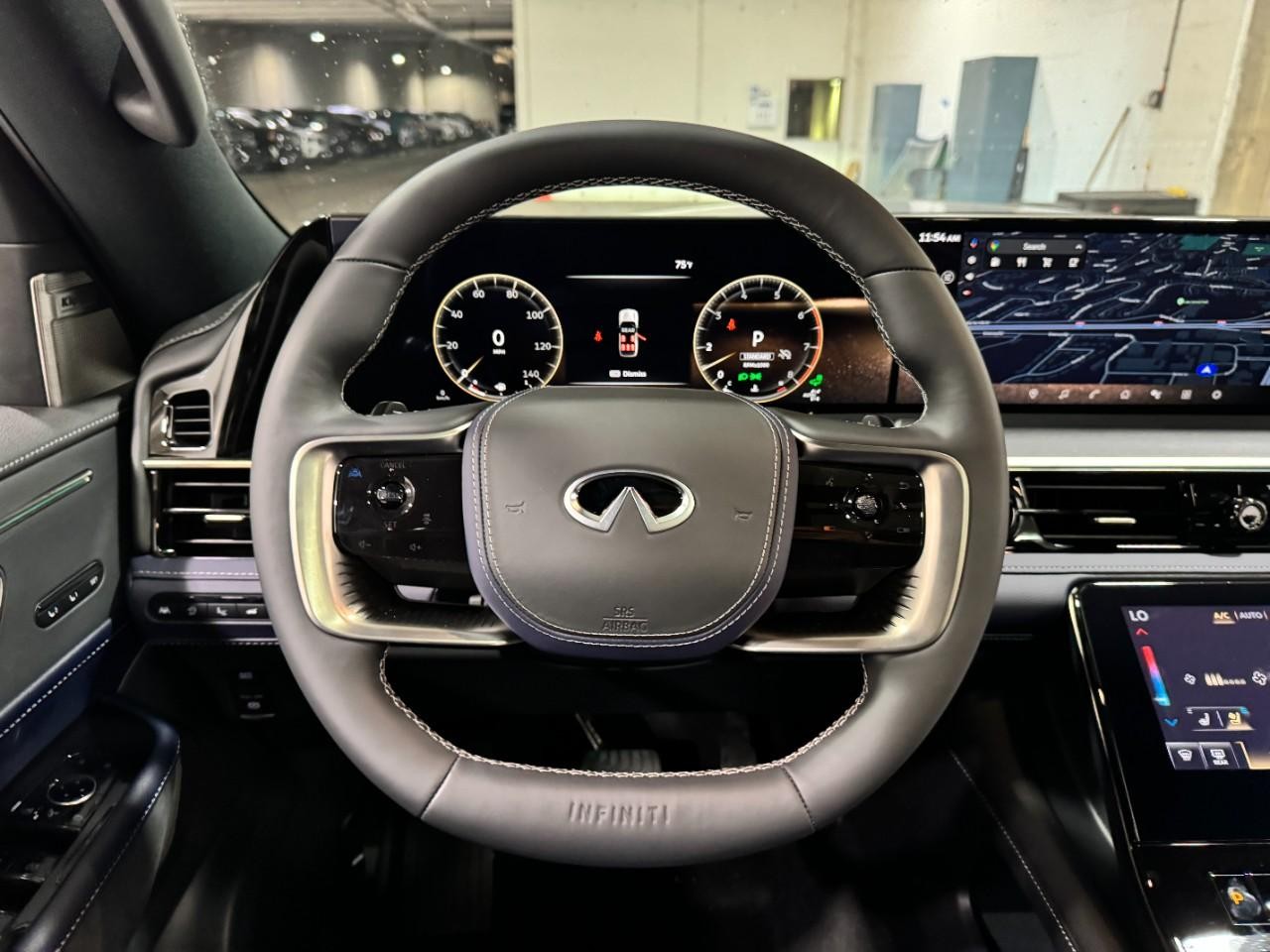 INFINITI QX80 Vehicle Full-screen Gallery Image 16