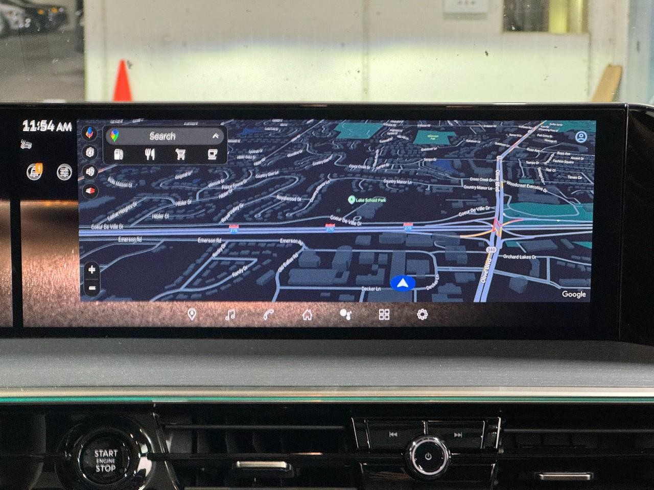 INFINITI QX80 Vehicle Full-screen Gallery Image 17