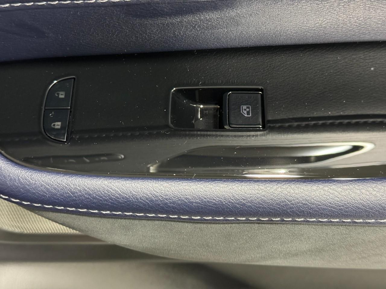 INFINITI QX80 Vehicle Full-screen Gallery Image 24