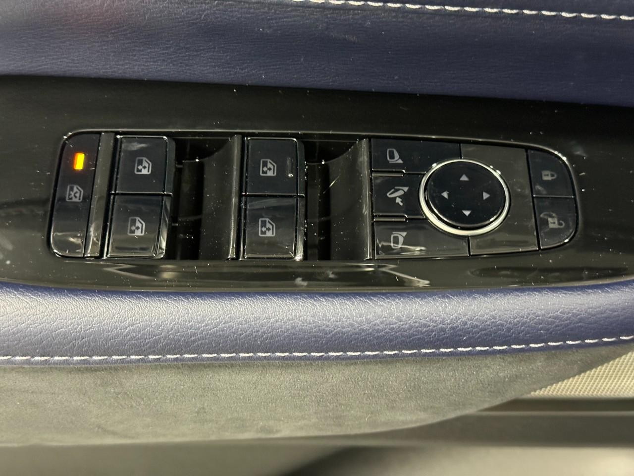 INFINITI QX80 Vehicle Full-screen Gallery Image 27