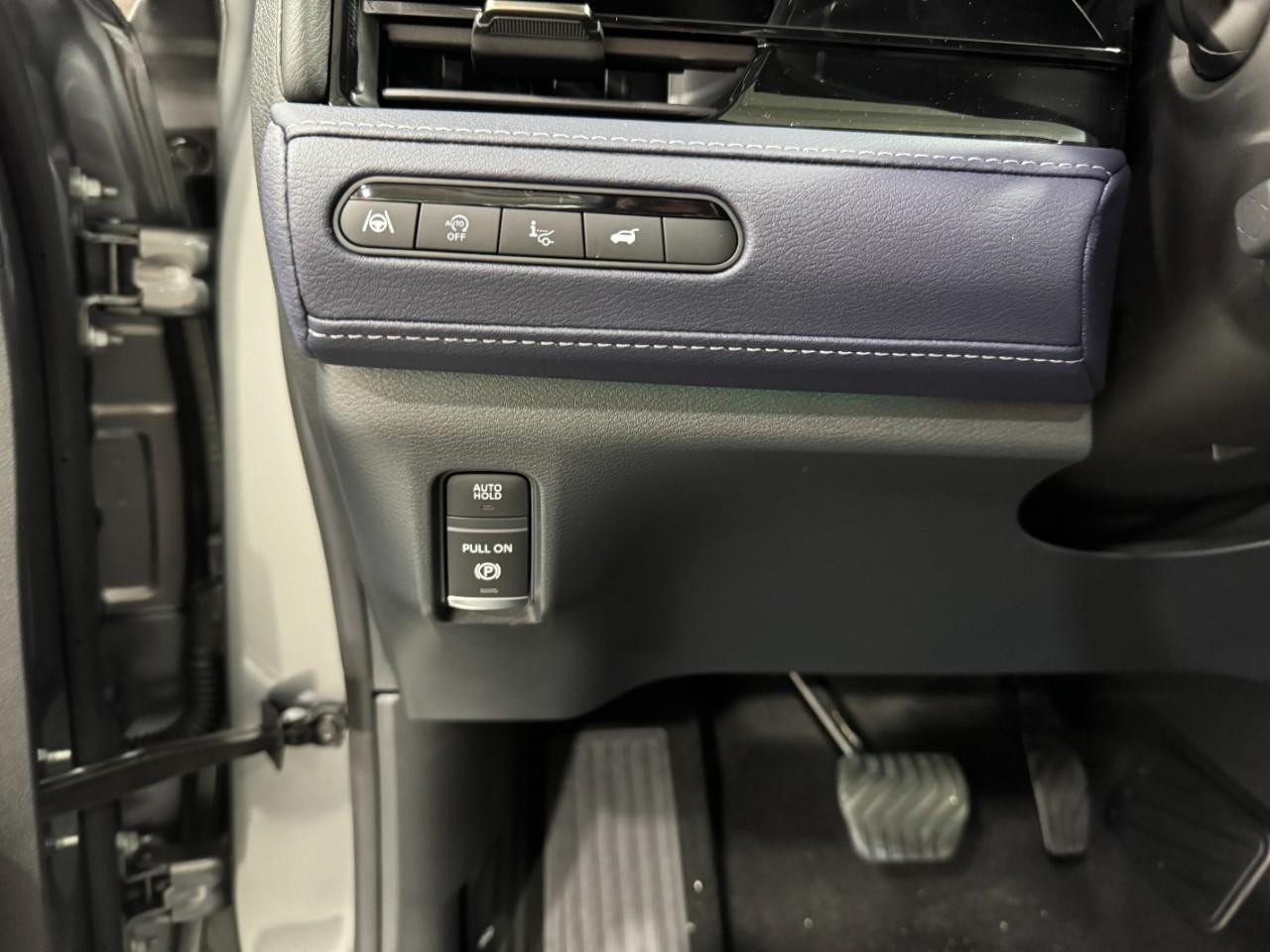 INFINITI QX80 Vehicle Full-screen Gallery Image 31