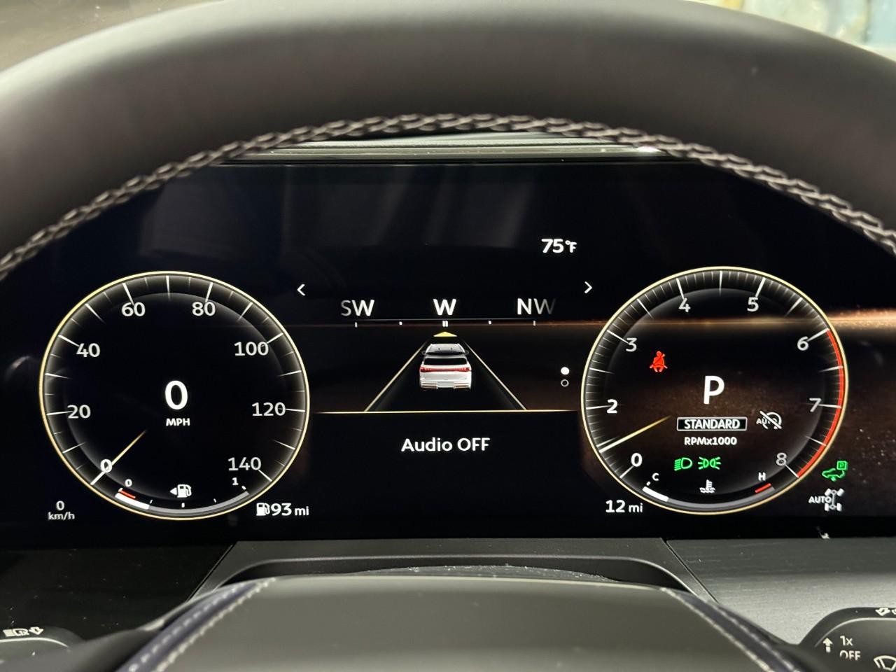 INFINITI QX80 Vehicle Full-screen Gallery Image 34