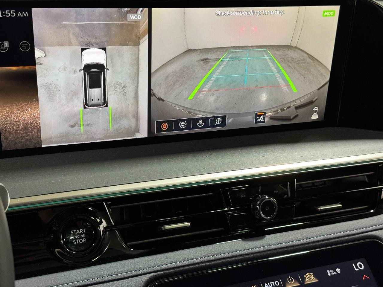 INFINITI QX80 Vehicle Full-screen Gallery Image 35