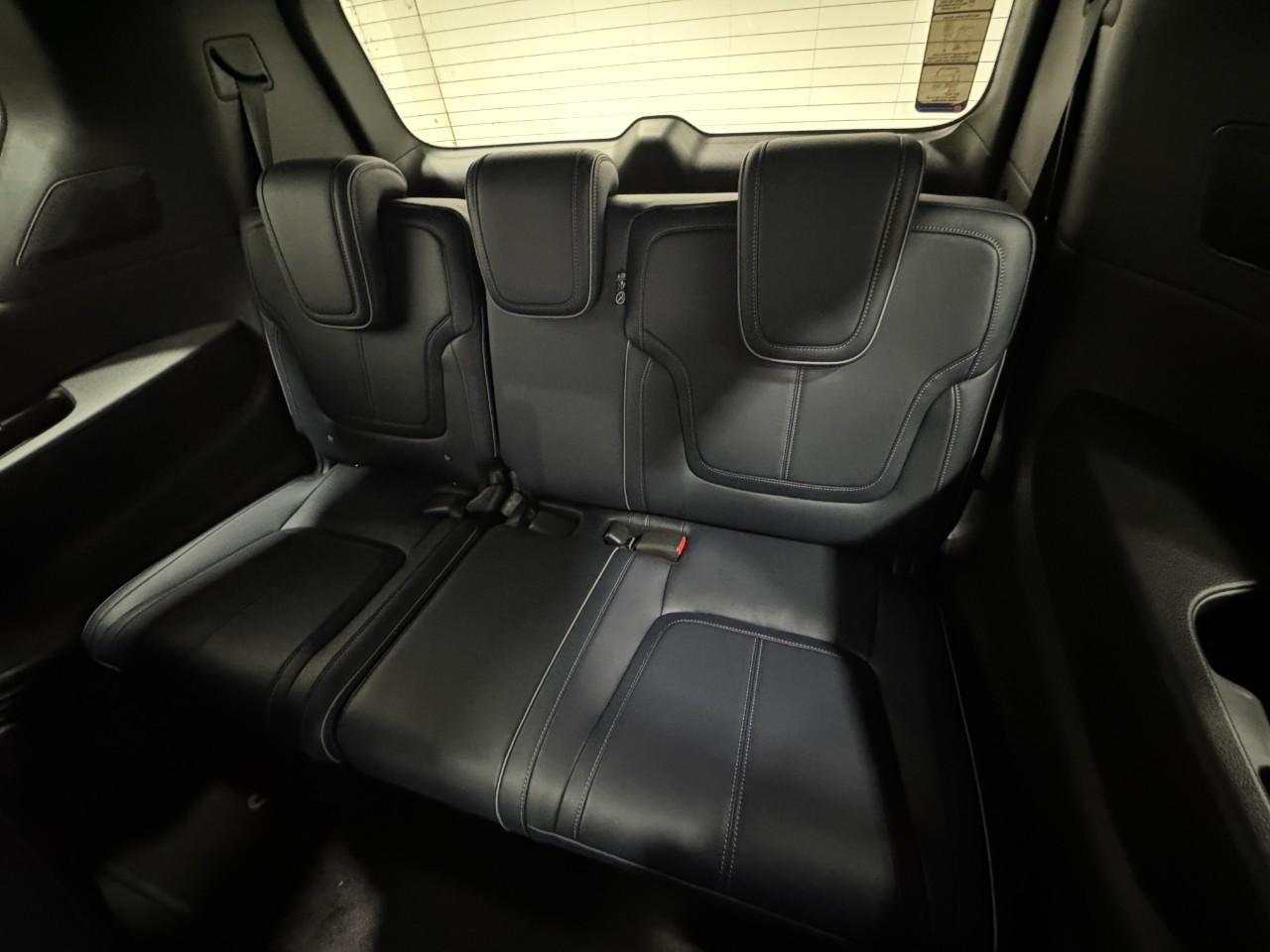 INFINITI QX80 Vehicle Full-screen Gallery Image 8