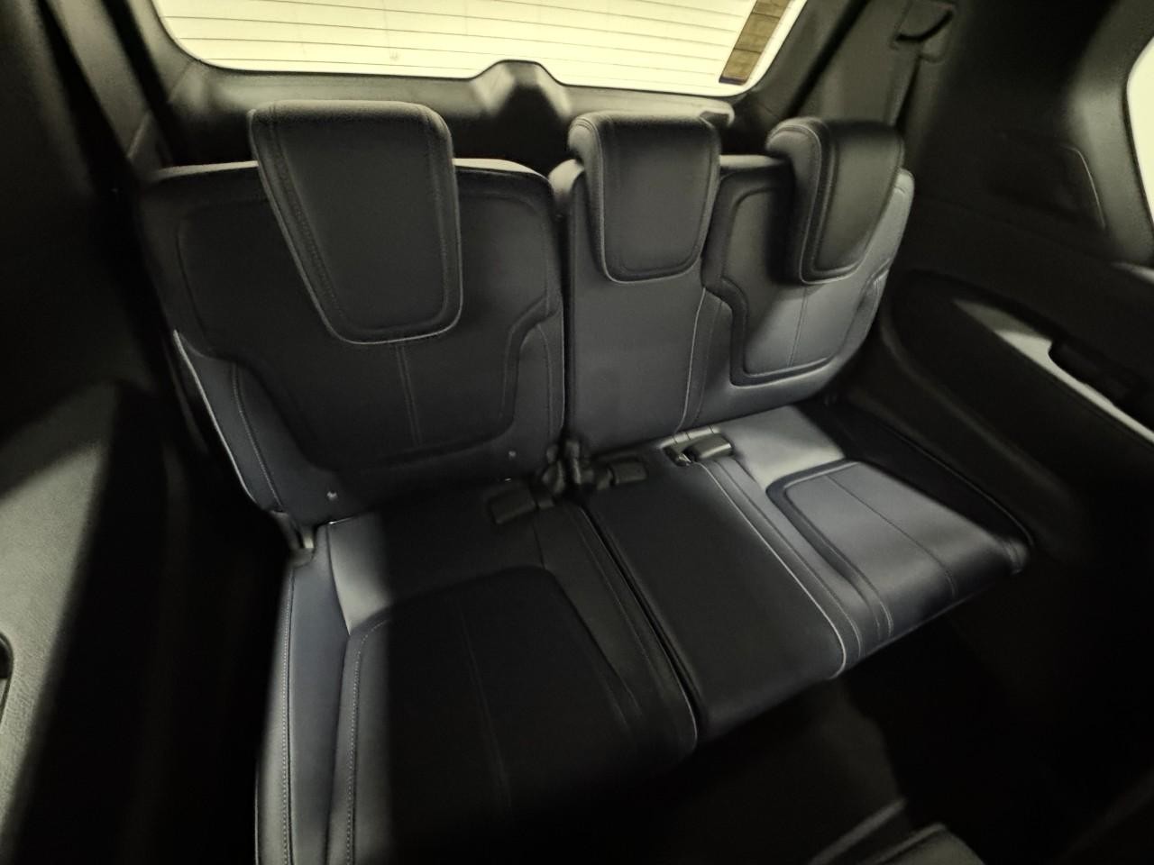 INFINITI QX80 Vehicle Full-screen Gallery Image 11