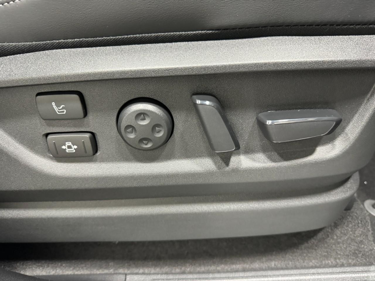 INFINITI QX80 Vehicle Full-screen Gallery Image 22