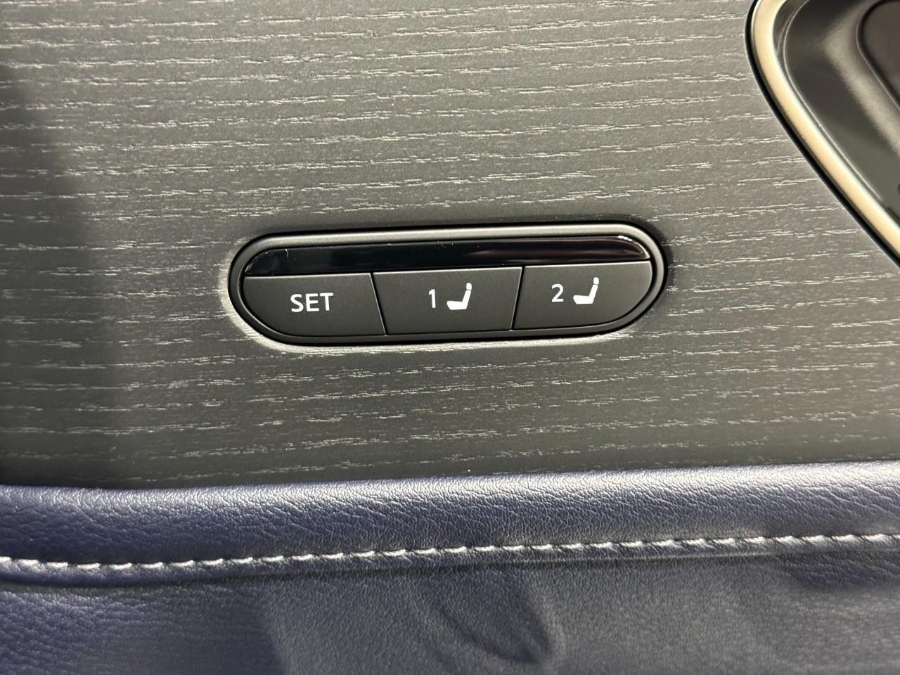 INFINITI QX80 Vehicle Full-screen Gallery Image 23