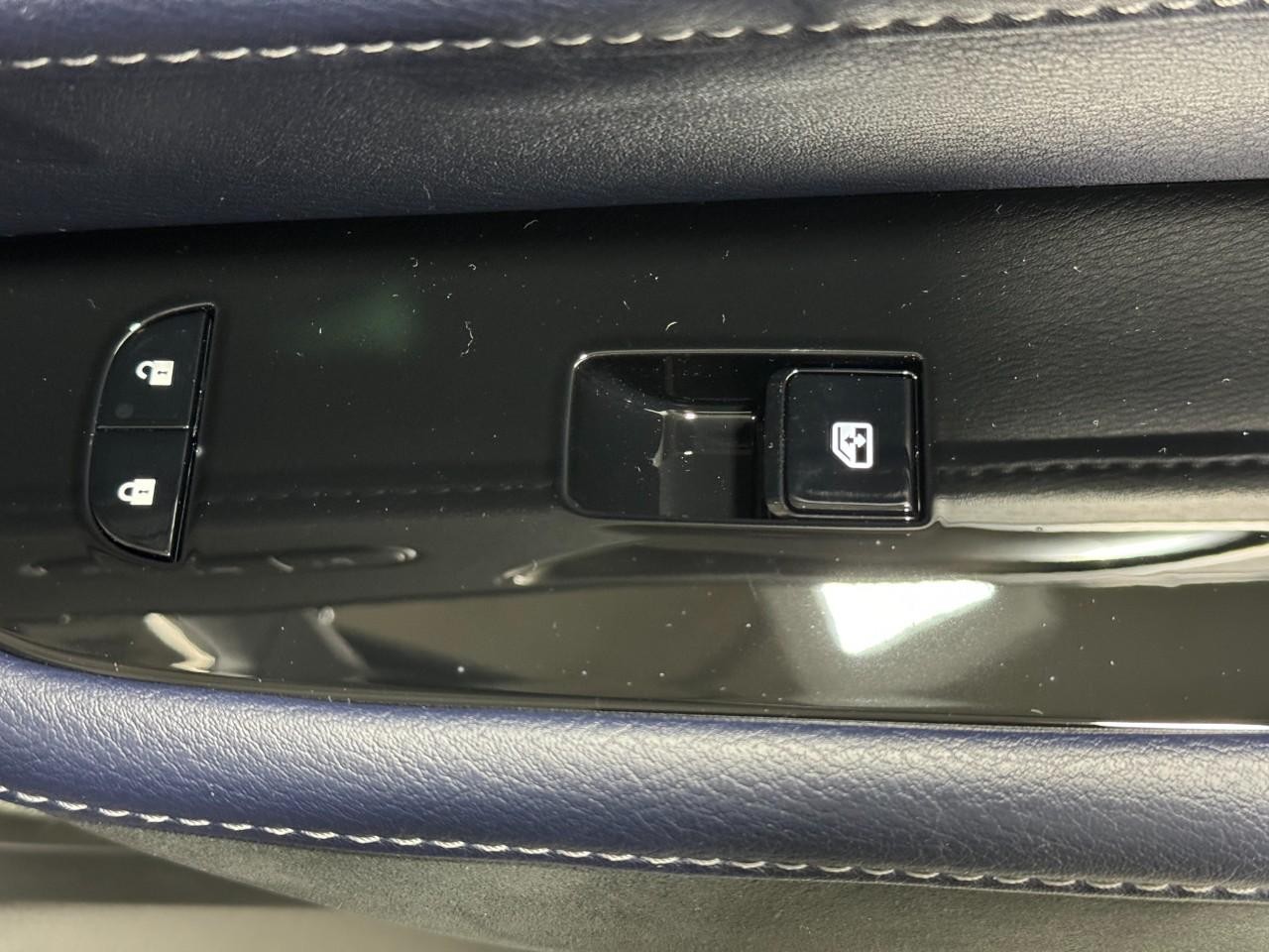 INFINITI QX80 Vehicle Full-screen Gallery Image 24