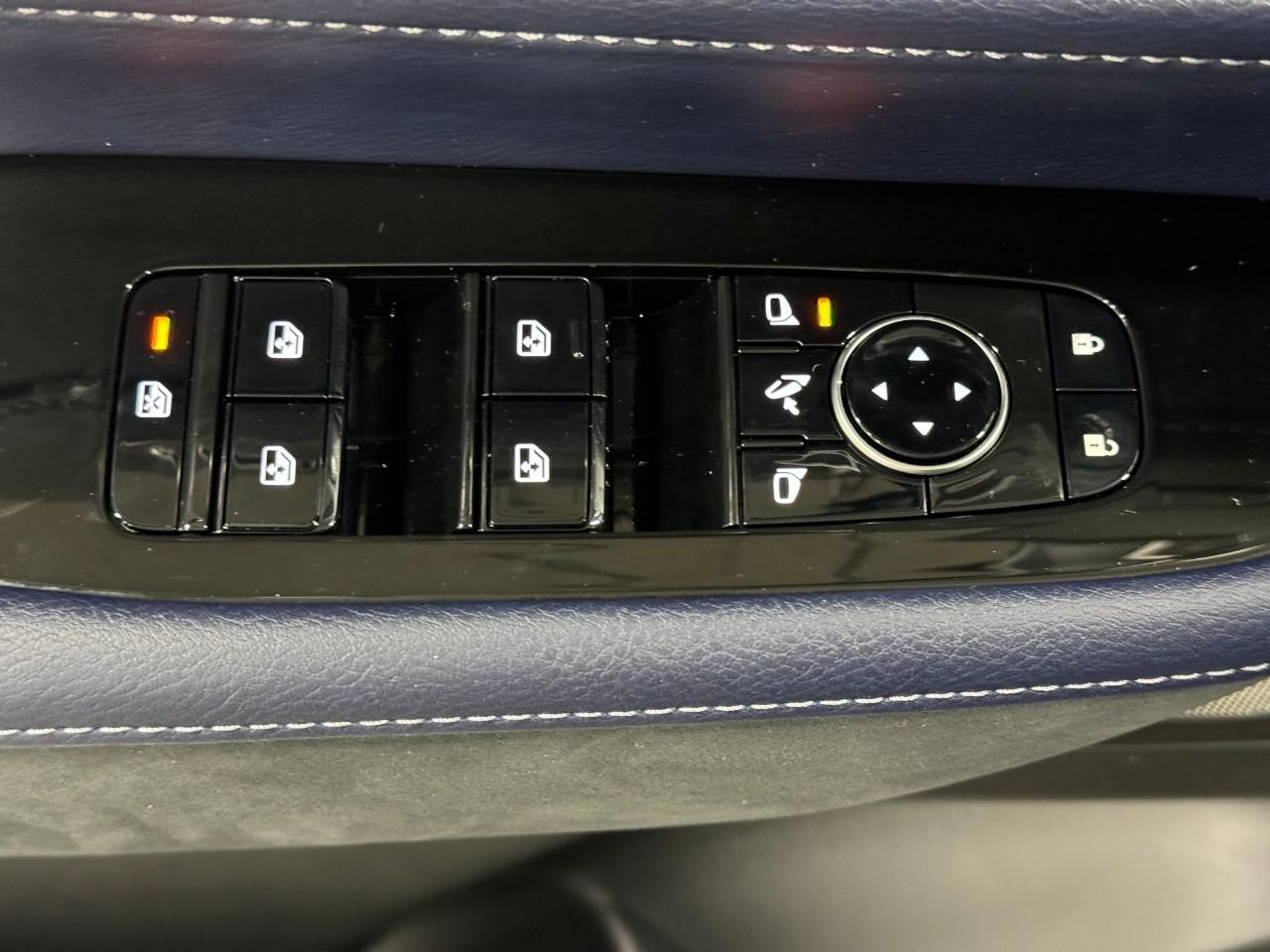 INFINITI QX80 Vehicle Full-screen Gallery Image 27