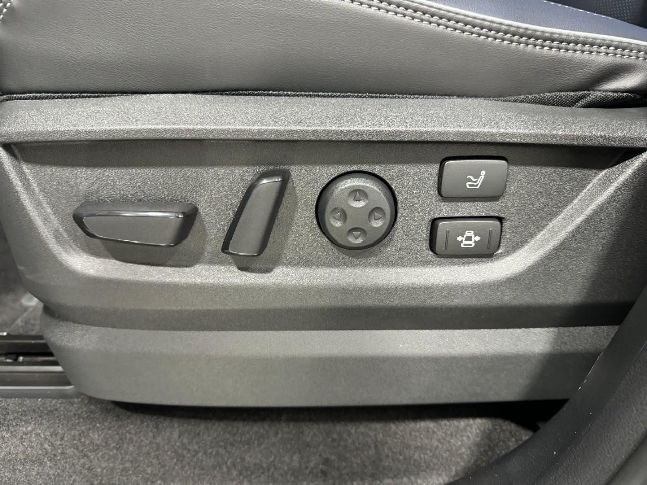 INFINITI QX80 Vehicle Full-screen Gallery Image 30