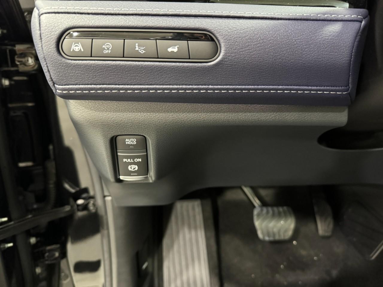 INFINITI QX80 Vehicle Full-screen Gallery Image 31