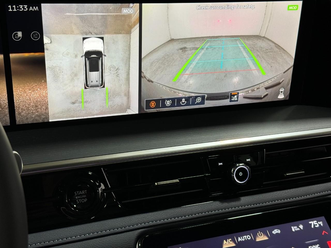 INFINITI QX80 Vehicle Full-screen Gallery Image 35