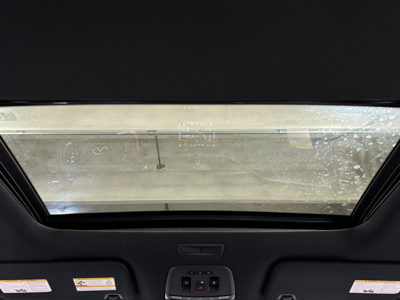 INFINITI QX80 Vehicle Full-screen Gallery Image 14