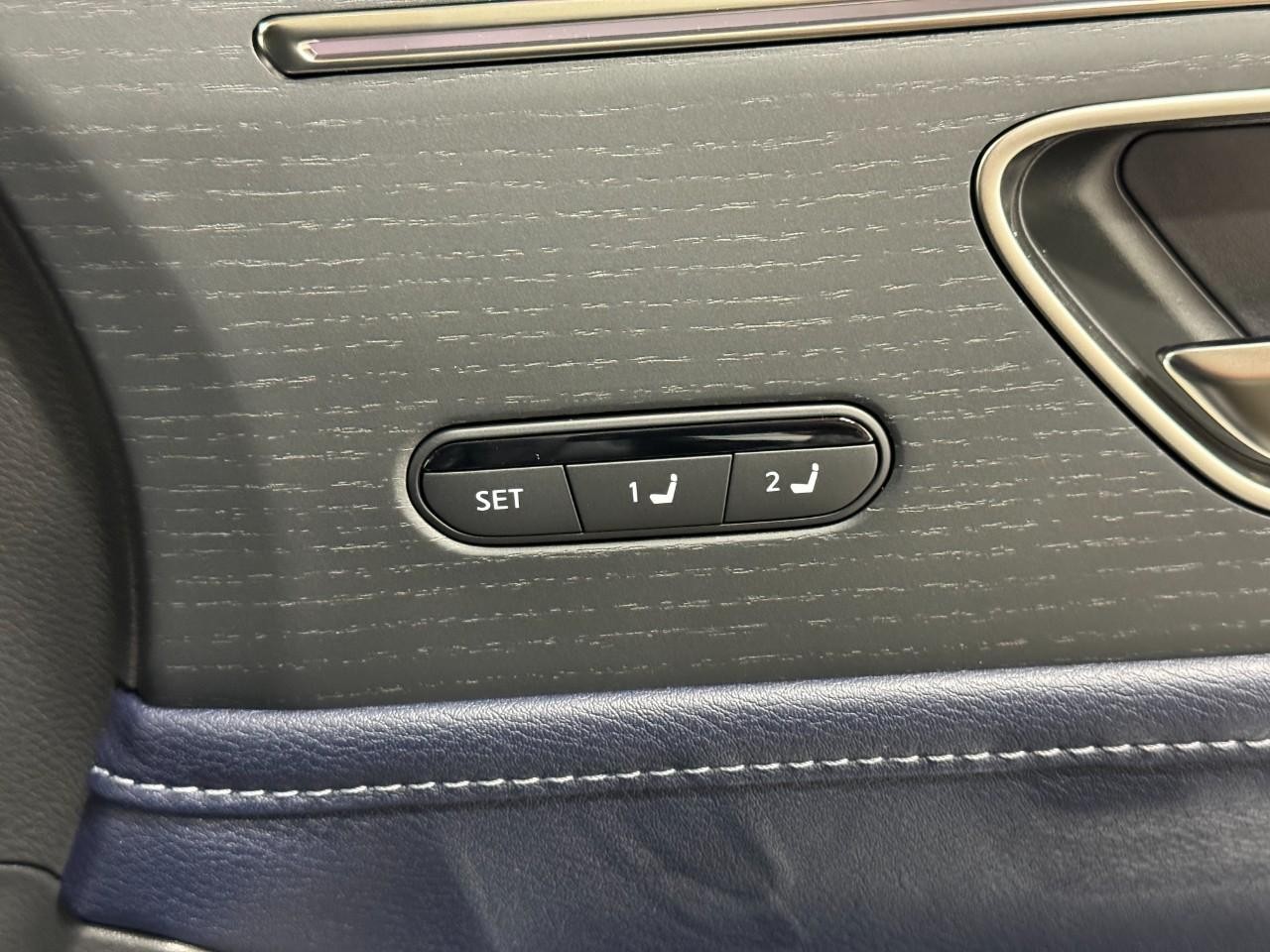 INFINITI QX80 Vehicle Full-screen Gallery Image 23