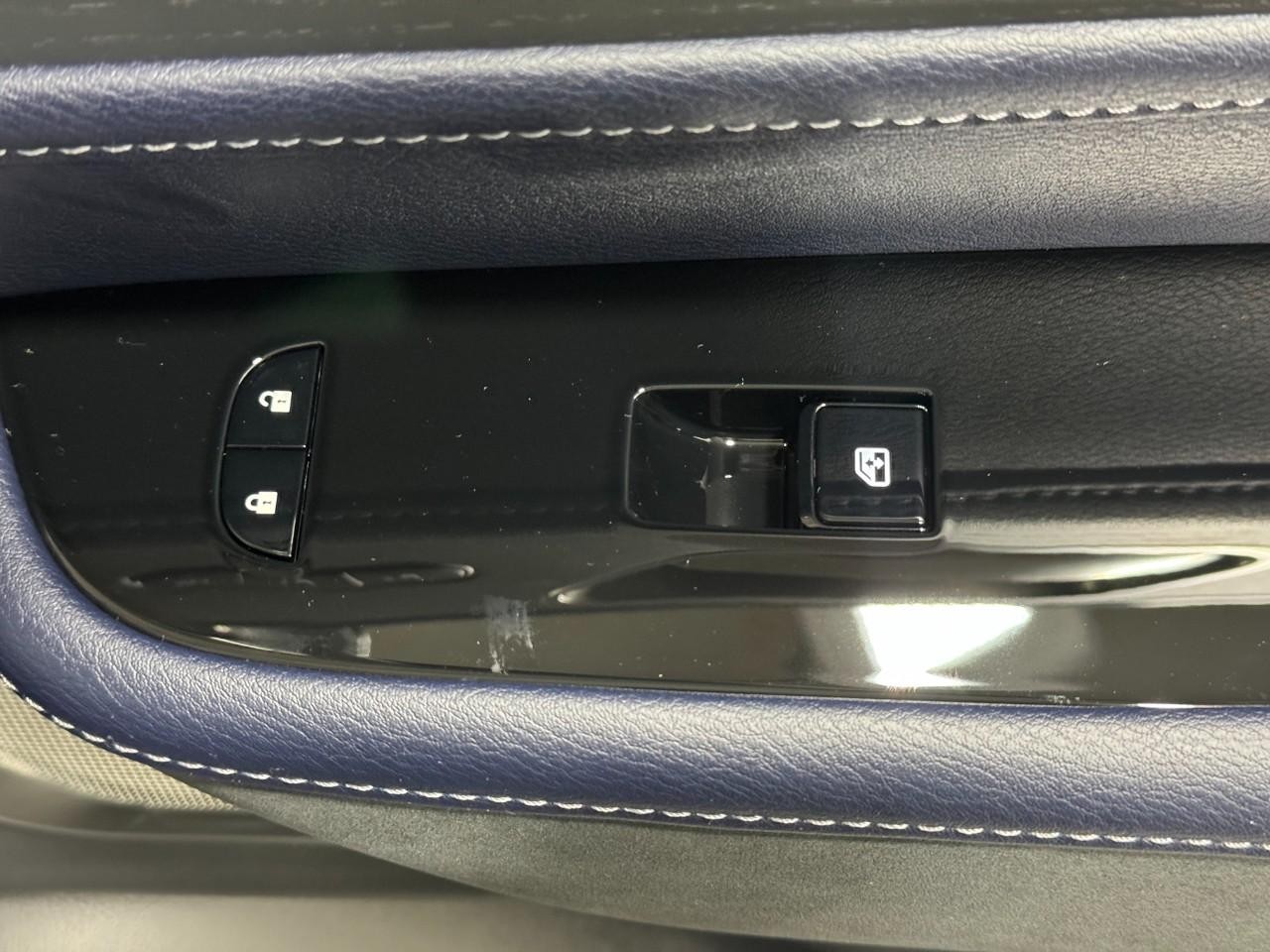 INFINITI QX80 Vehicle Full-screen Gallery Image 24