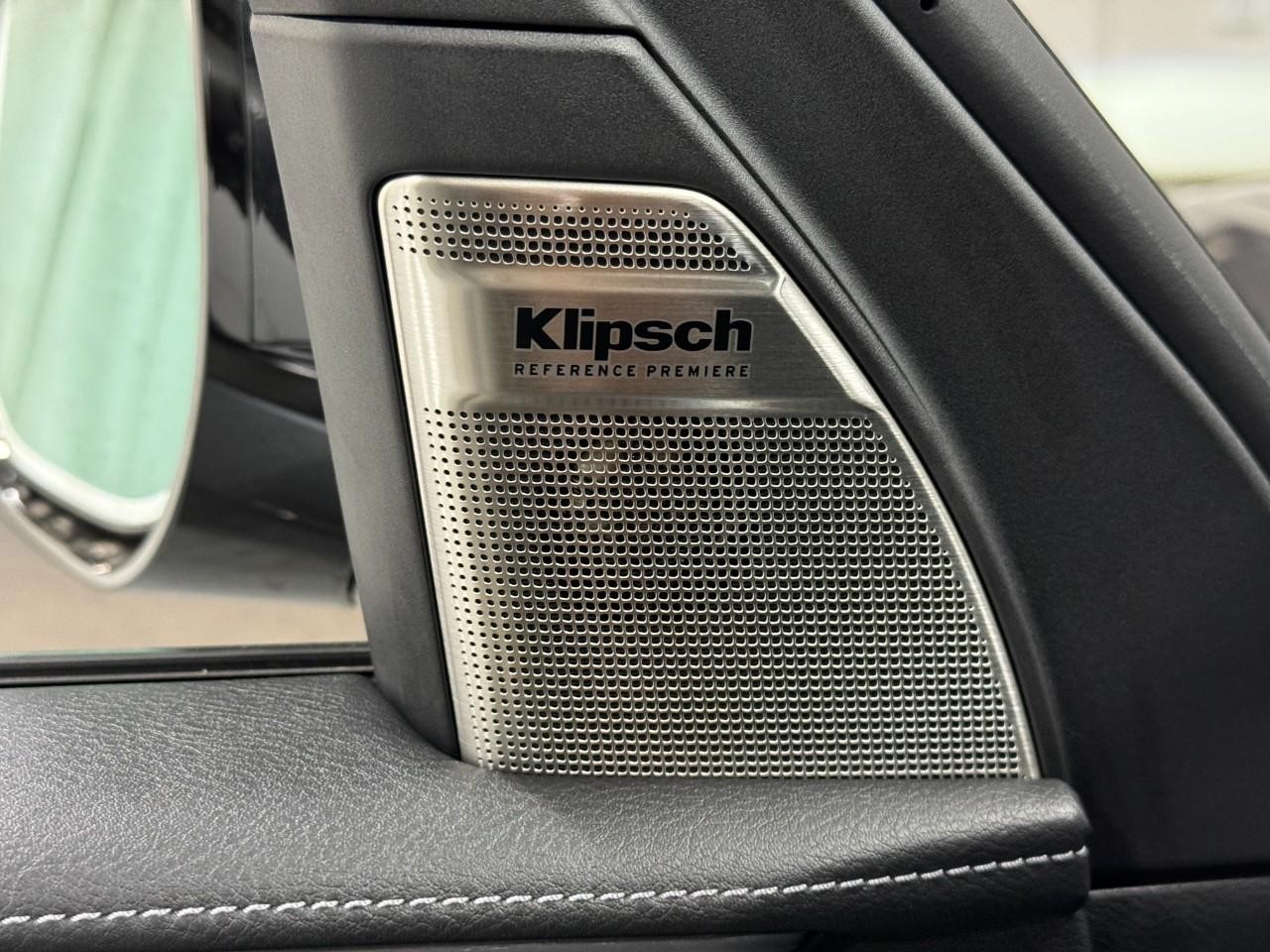 INFINITI QX80 Vehicle Full-screen Gallery Image 25