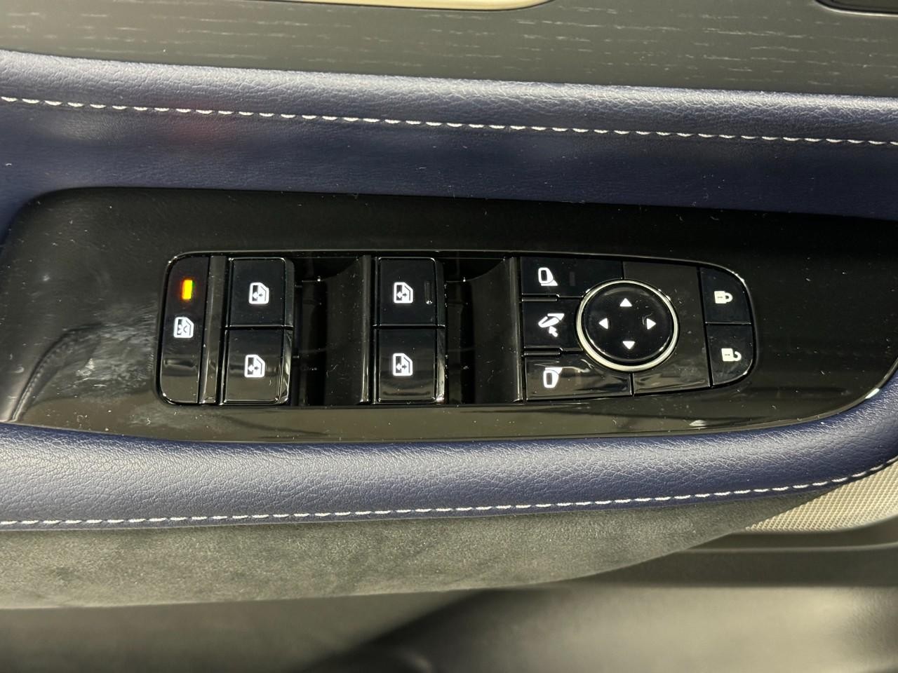 INFINITI QX80 Vehicle Full-screen Gallery Image 27