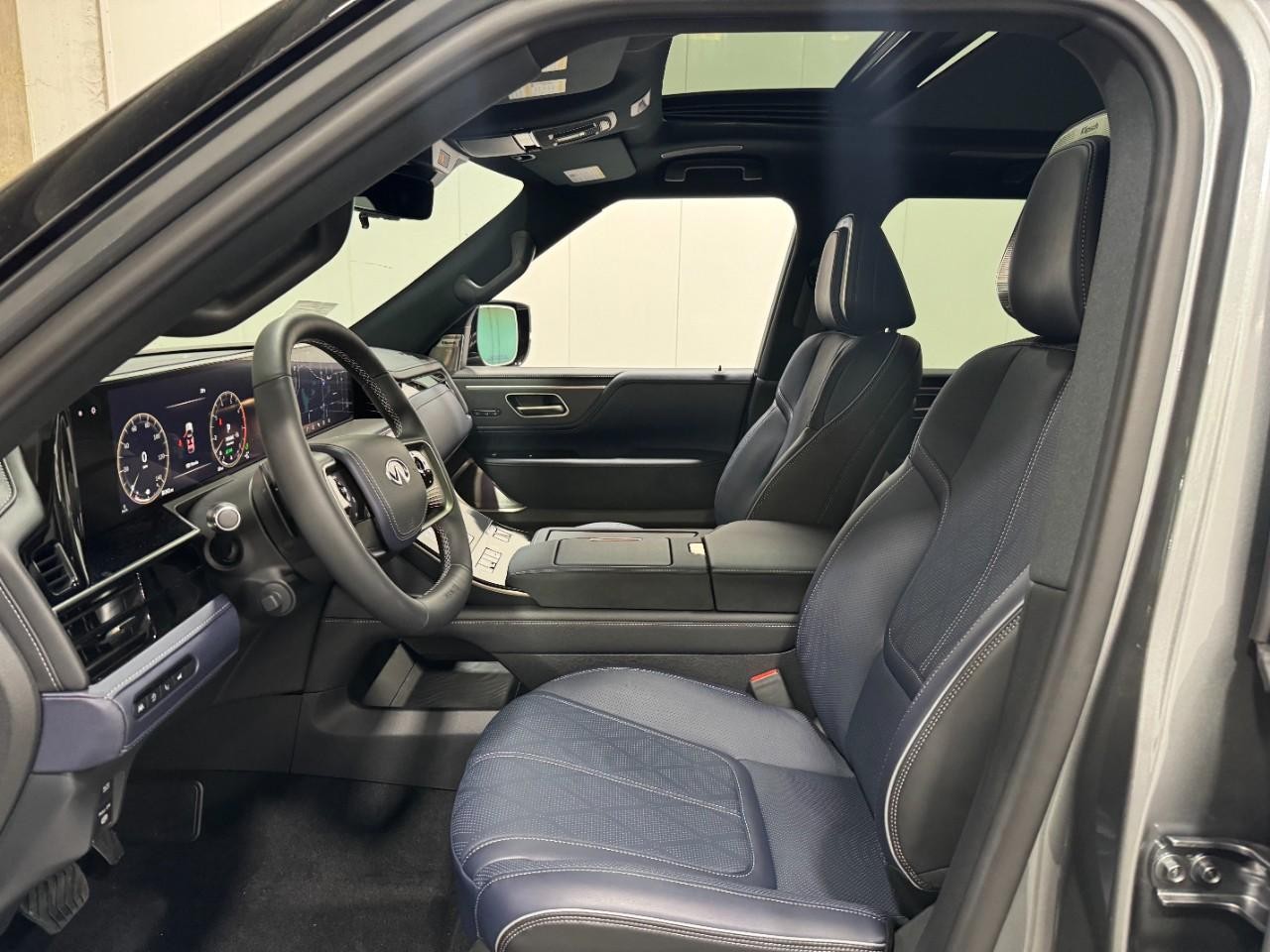 INFINITI QX80 Vehicle Full-screen Gallery Image 28