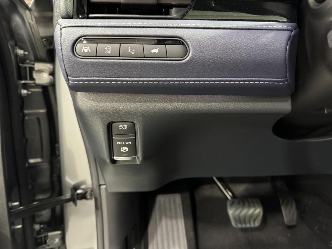 INFINITI QX80 Vehicle Full-screen Gallery Image 31