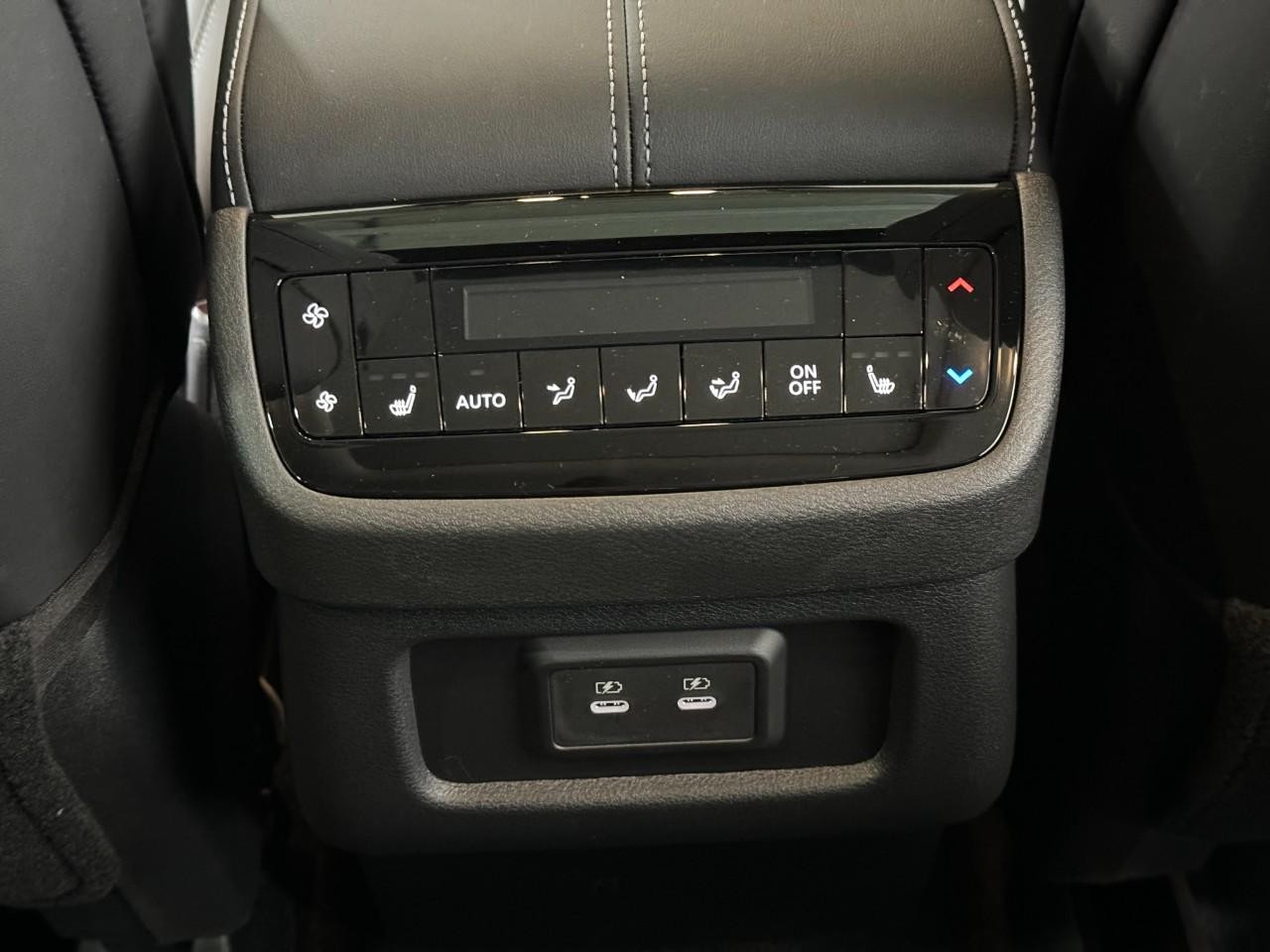 INFINITI QX60 Vehicle Full-screen Gallery Image 13