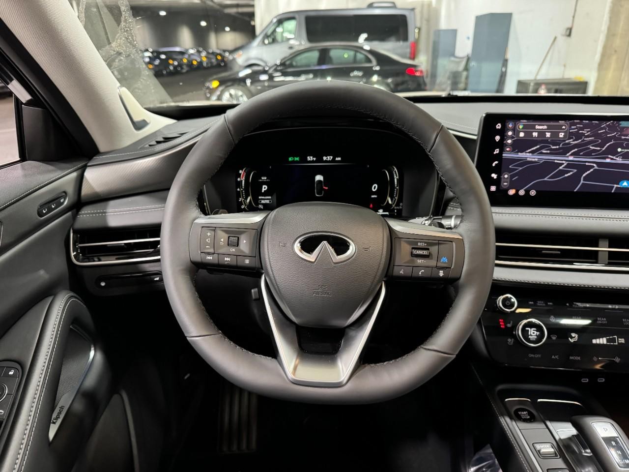 INFINITI QX60 Vehicle Full-screen Gallery Image 16