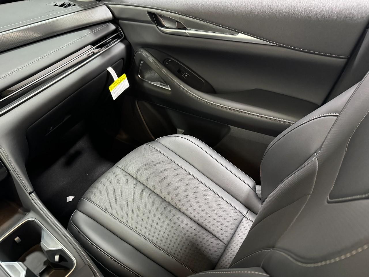 INFINITI QX60 Vehicle Full-screen Gallery Image 20